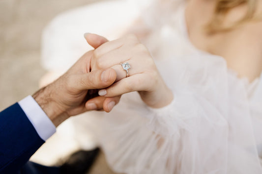Pedido de Casamento no Verão em Lisboa: Como Escolher o Anel de Noivado Perfeito