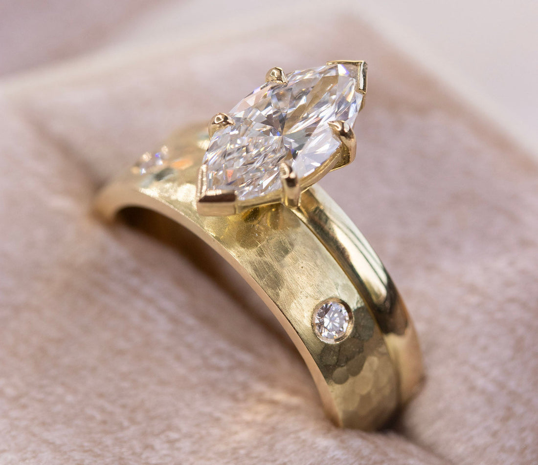 Anel de noivado com diamante lab-grown em ouro de 18k Amaré Jewelry